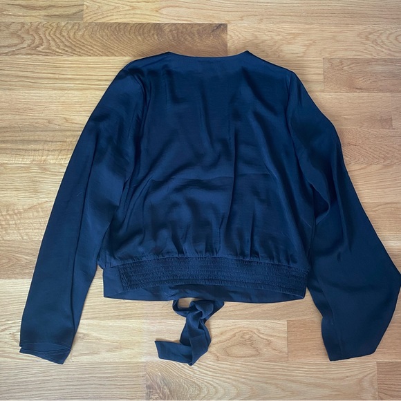 ❣️Express Wrap Top - Picture 5 of 5